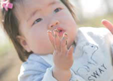 手には泥がついている、まきちゃんの写真