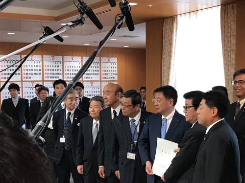 記者会見