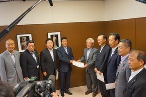 世界遺産推薦書原案の提出