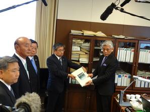 世界遺産推薦書原案の提出