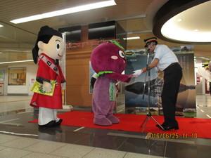 つぶたんが1日駅長に