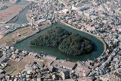 前の山古墳全景