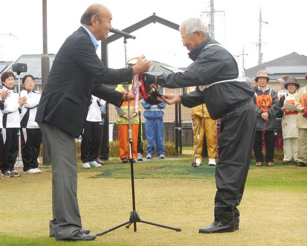 優勝カップの返還