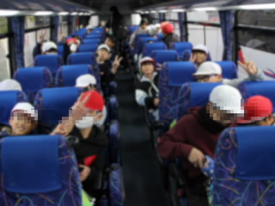 6年修学旅行バス内のようす