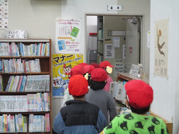2年陵南の森書庫へ
