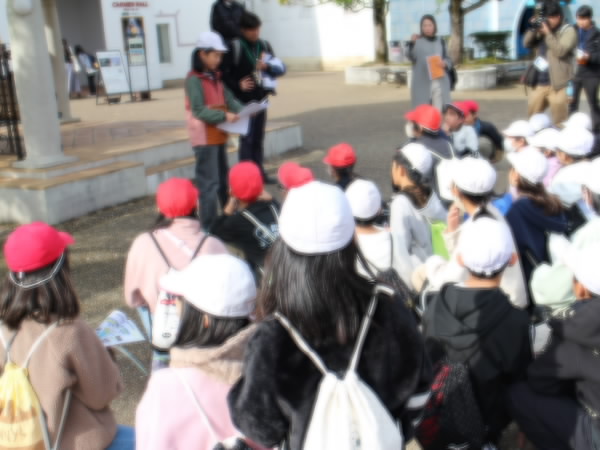 6年修学旅行スペイン村到着のようす