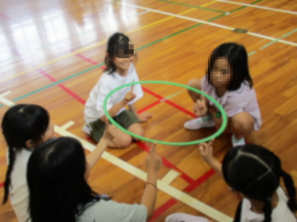 集団づくりゲームのようす(3年)