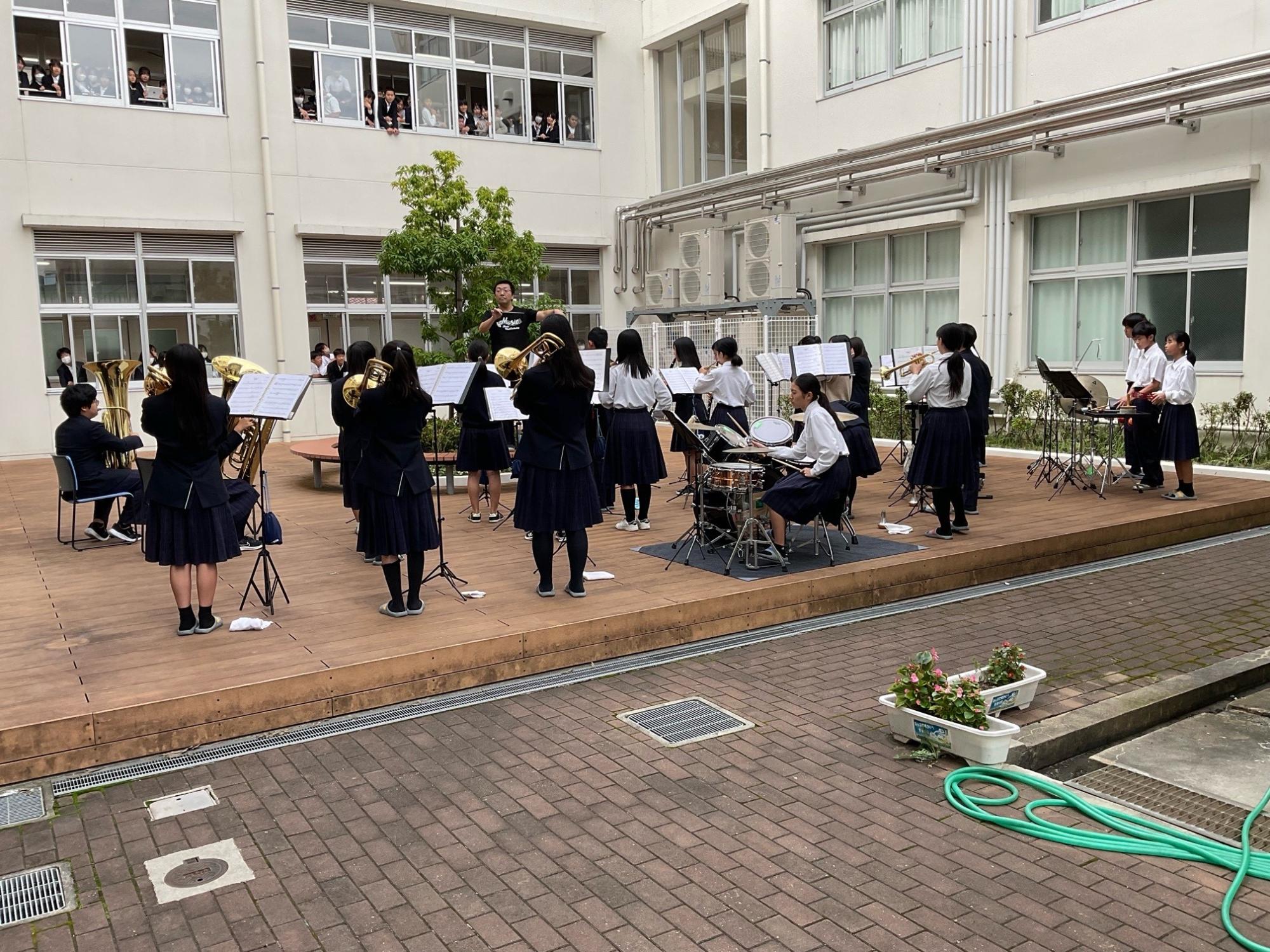 中庭コンサート１