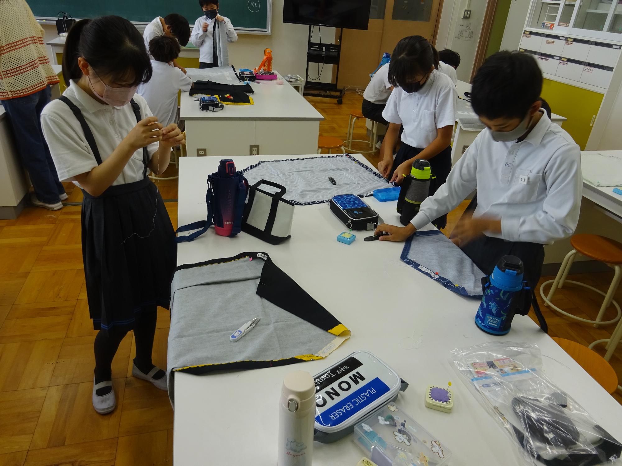 家庭科　エプロン作り