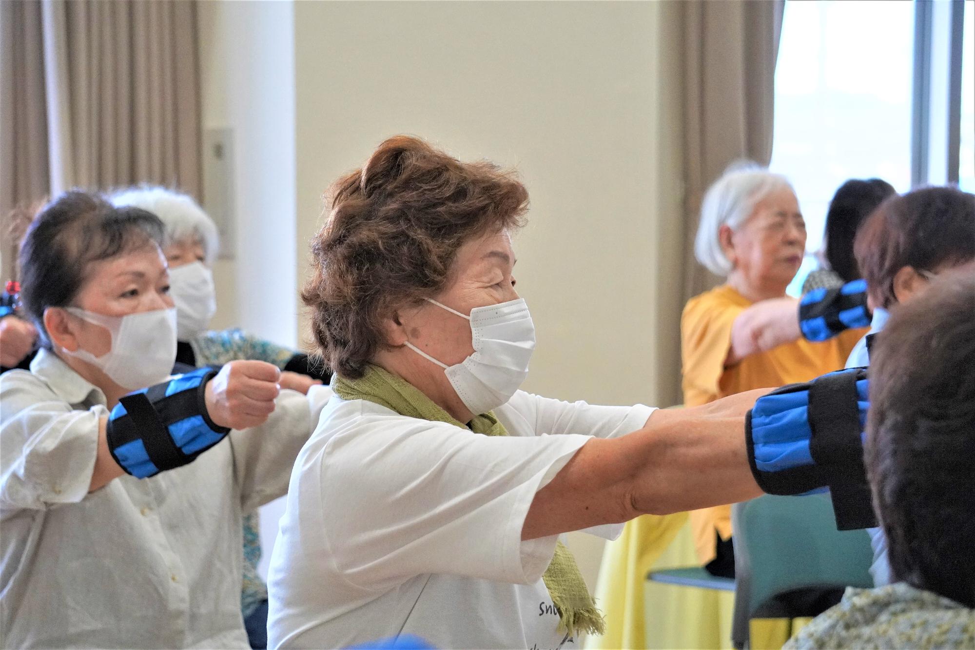 いきいき百歳体操の様子1