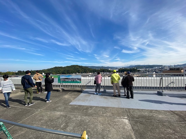 屋上からの古墳見学
