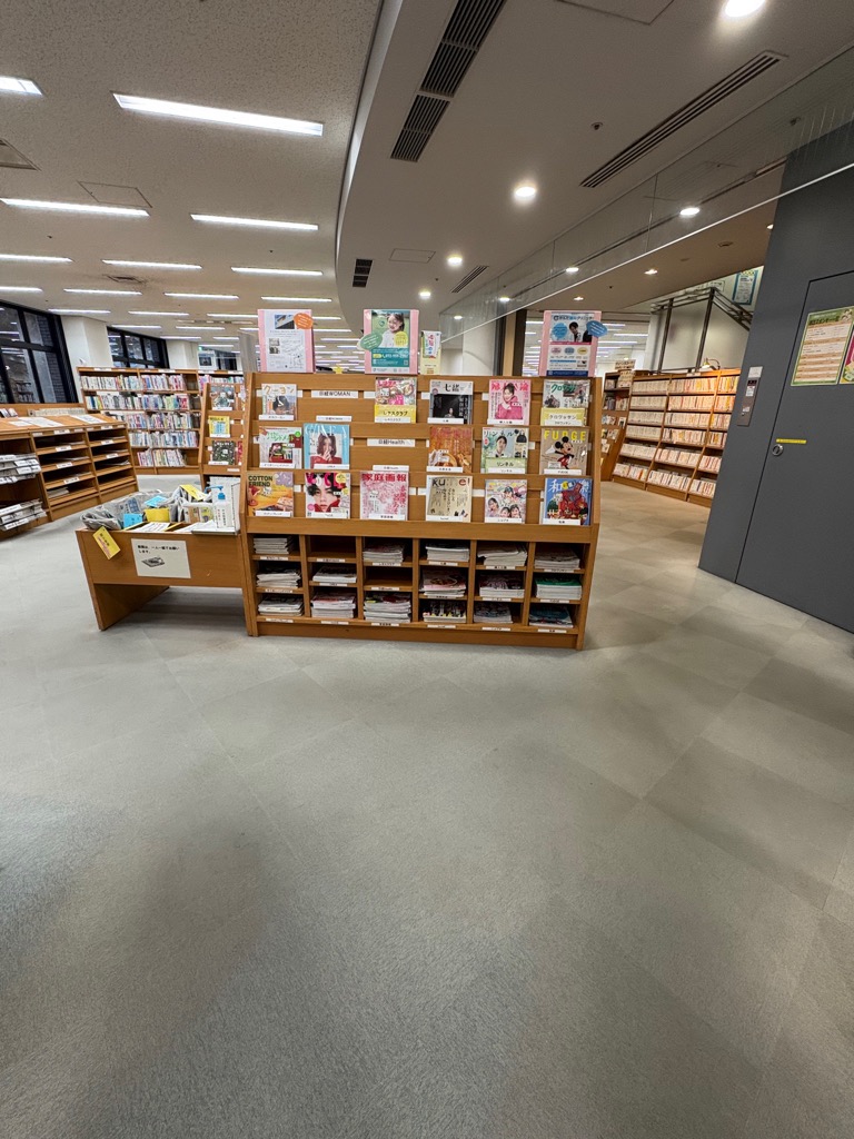 中央図書館雑誌コーナー