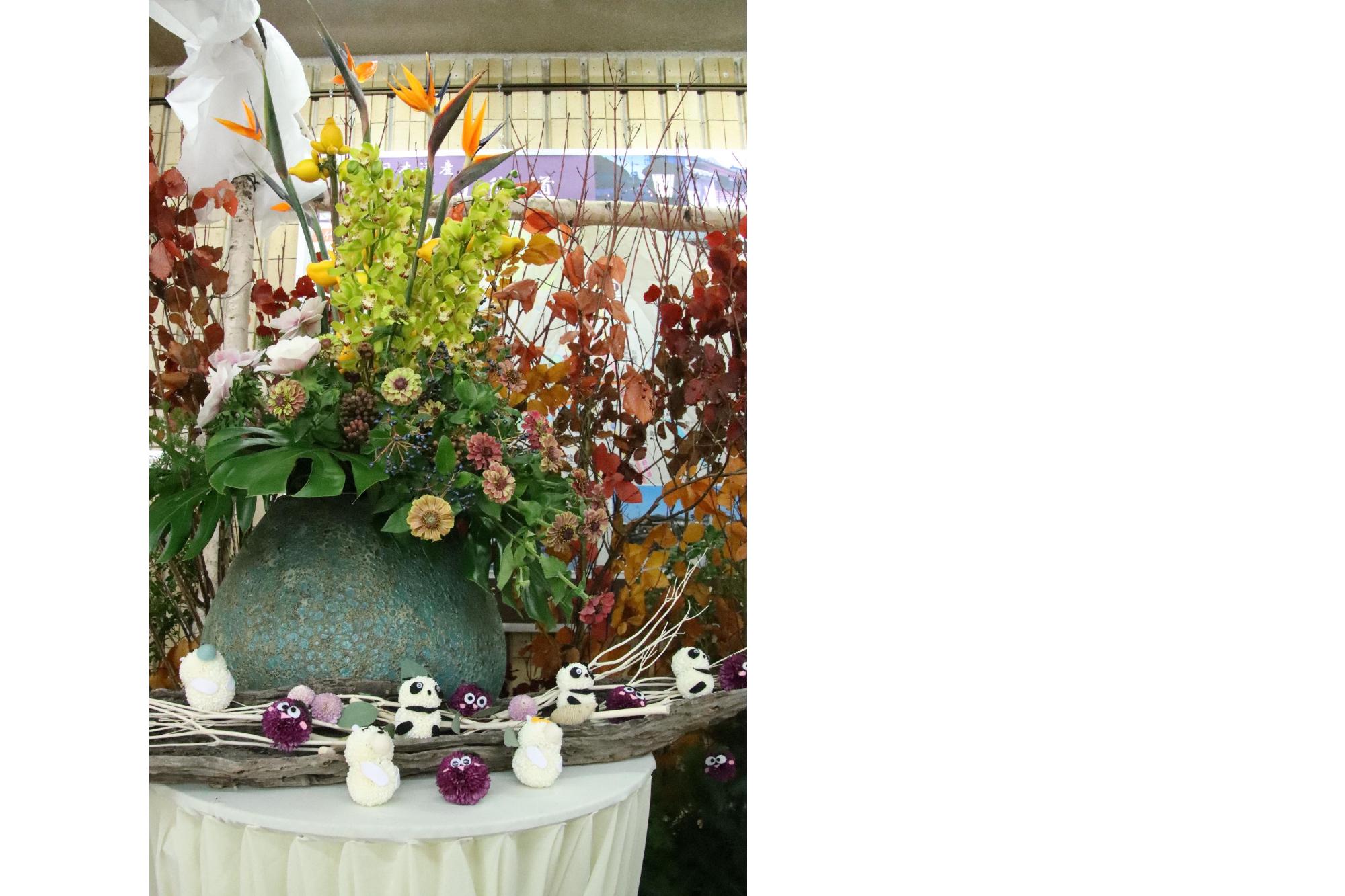 本館1階に展示されている花2