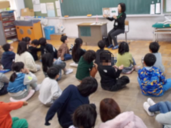 お話の森2年のようす