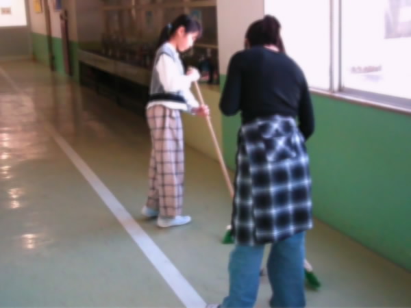 260317_卒業式準備そうじのようす