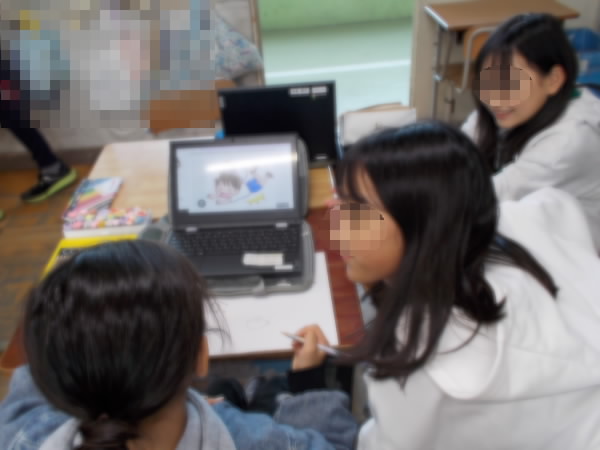 保健委員会がクイズを考えている