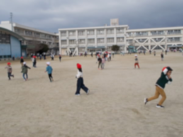 昼休み運動場