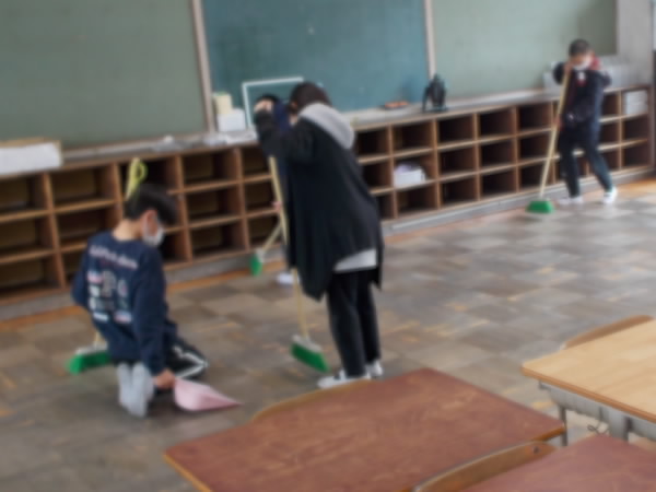 250317_卒業式準備教室そうじ