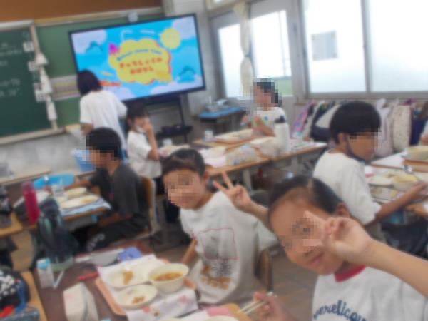 250901_給食を楽しむ5年生