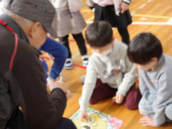 260127_1年伝承あそびのようす2