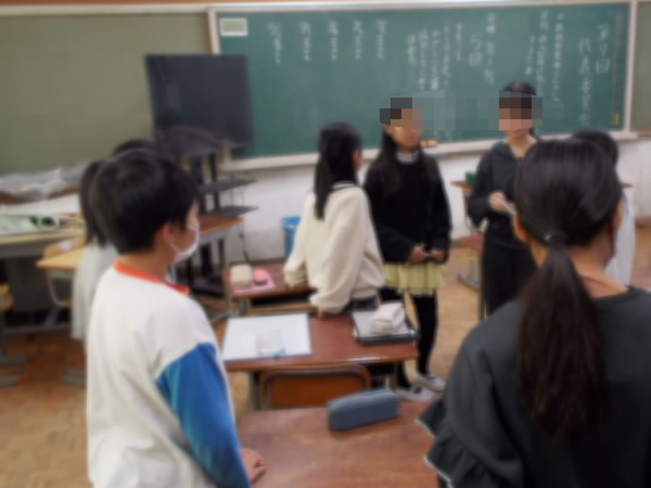 代表委員会が意見交換している