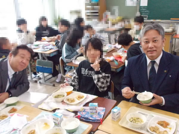 251111_受賞者をはさんで