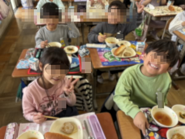 250416_1年給食のようす3