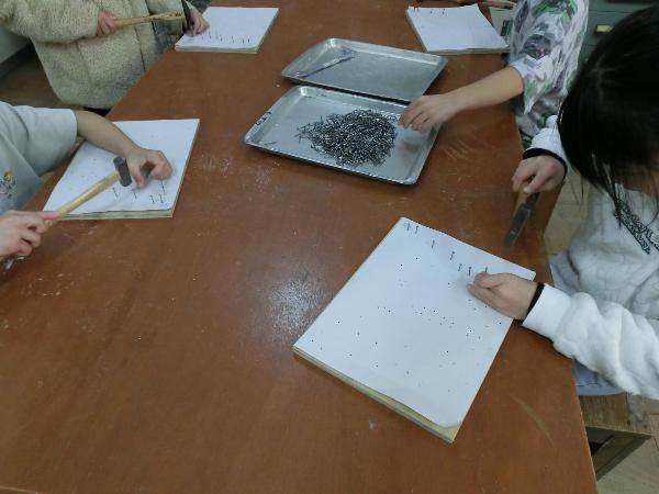 20251208_3年4年図工くぎ1