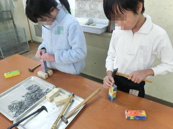 20251208_3年4年図工くぎ2