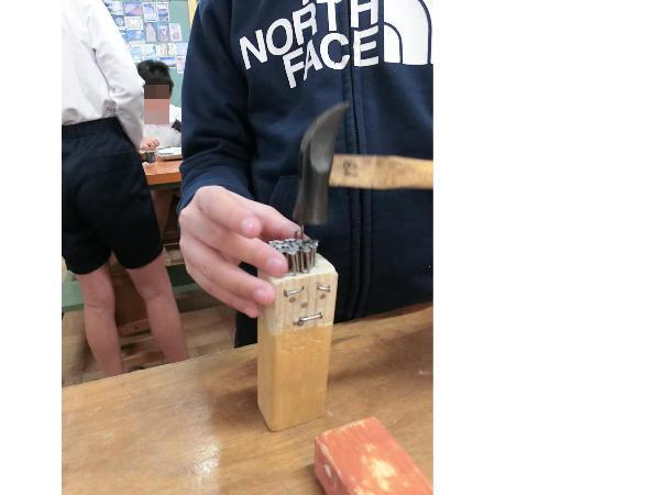 20251208_3年4年図工くぎ3