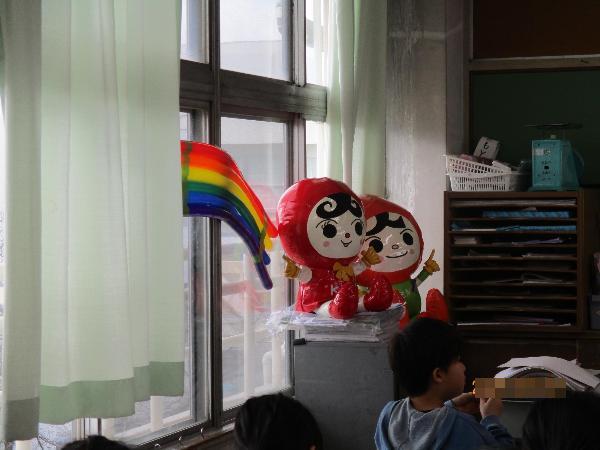 KENちゃん人形に見守られながら・・・